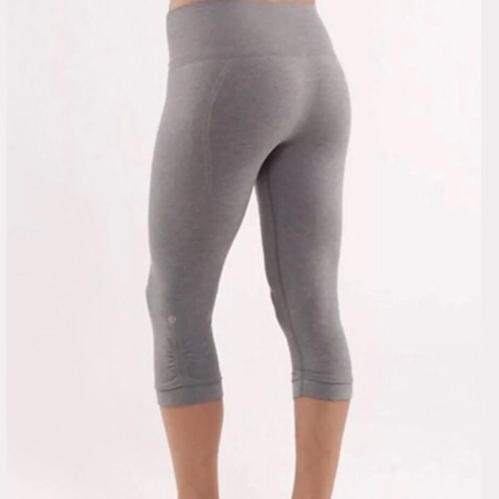 LIKE NEW Lululemon Ebb and Flow legging
